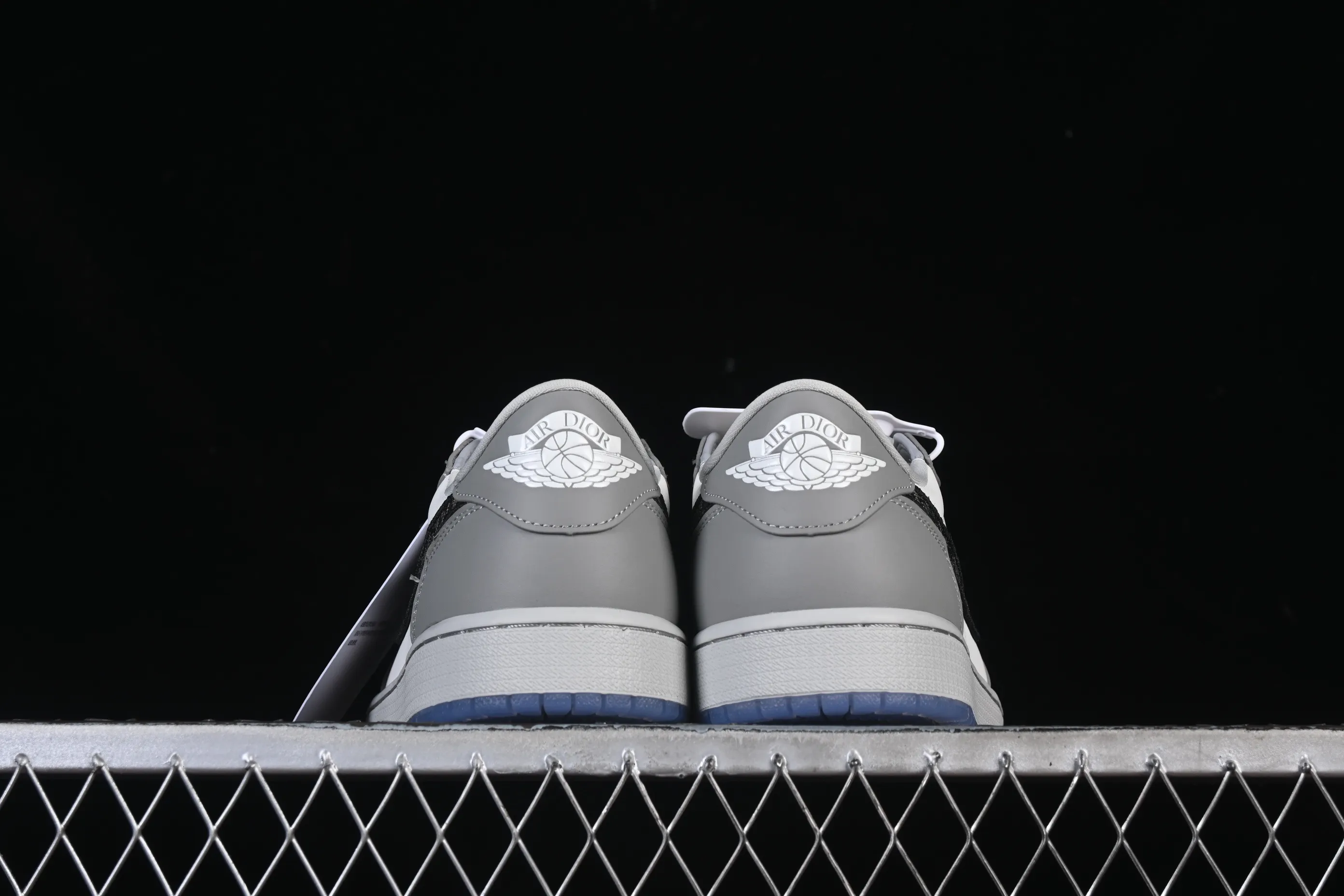 All categories Air Jordan Jordan series basketball shoes Air Jordan 1 Low Dior x Air Jordan 1 Low AJ1 Joe 1 Dior joint white gray low top CN8608-002